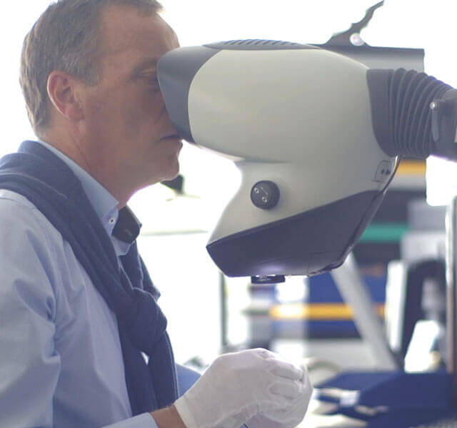 Überprüfung von Stein und Fassung